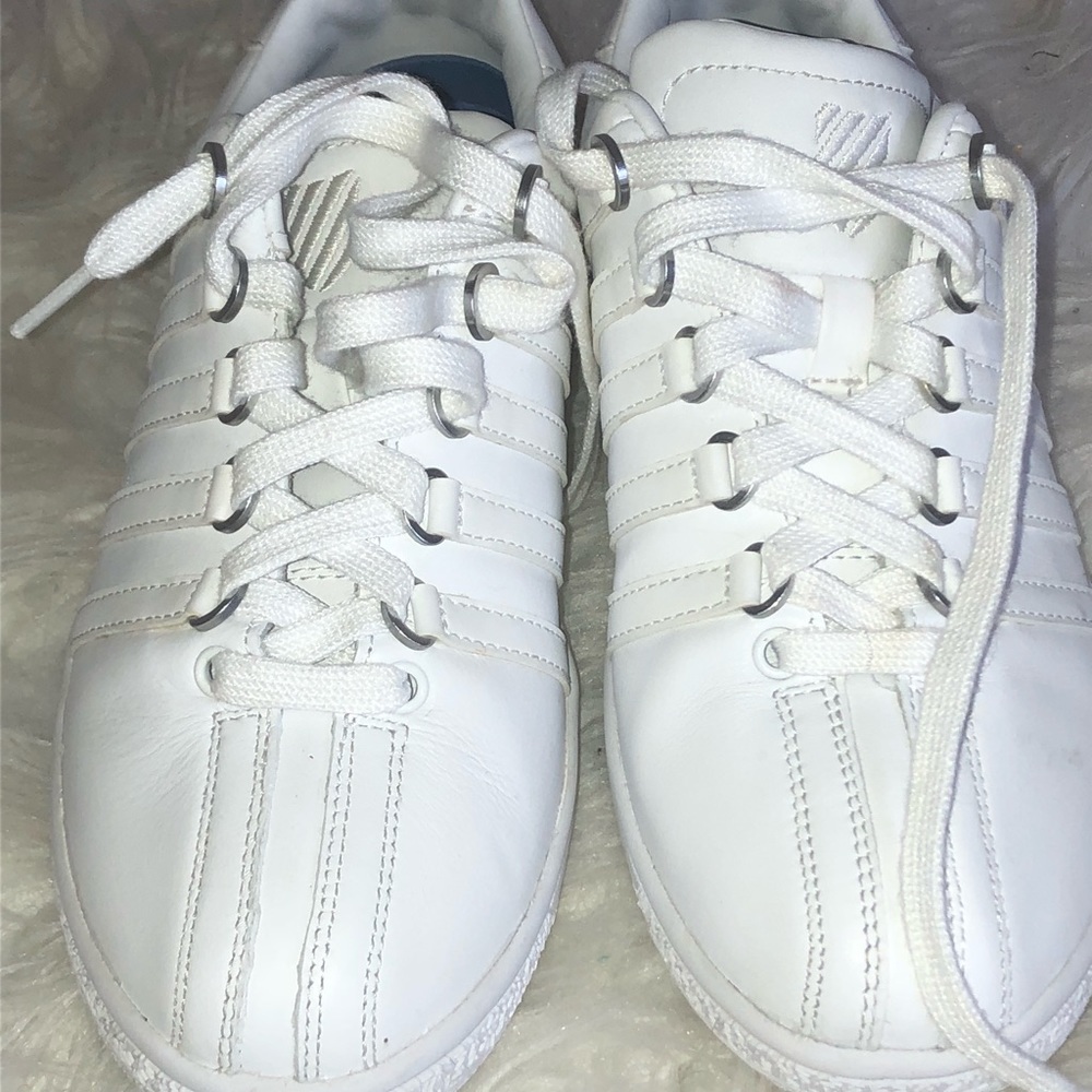 White - Picture 2 of 4